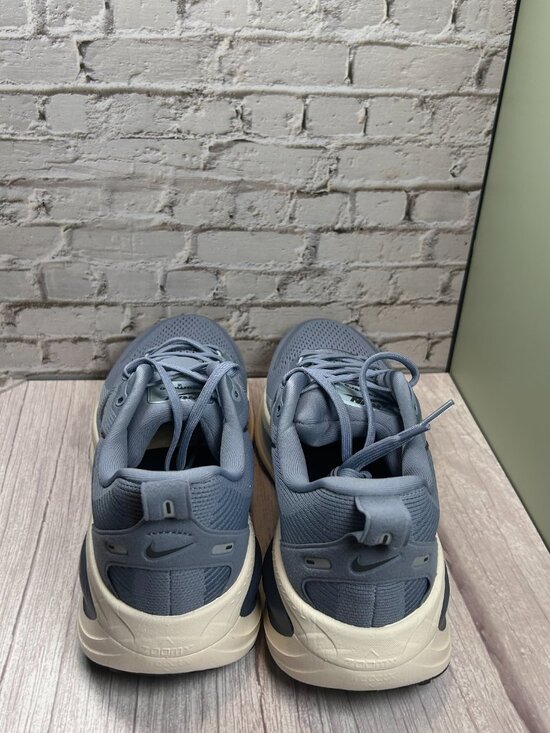NIKE VOMERO 18 ROAD RUNNING SHOE (10) main image 6